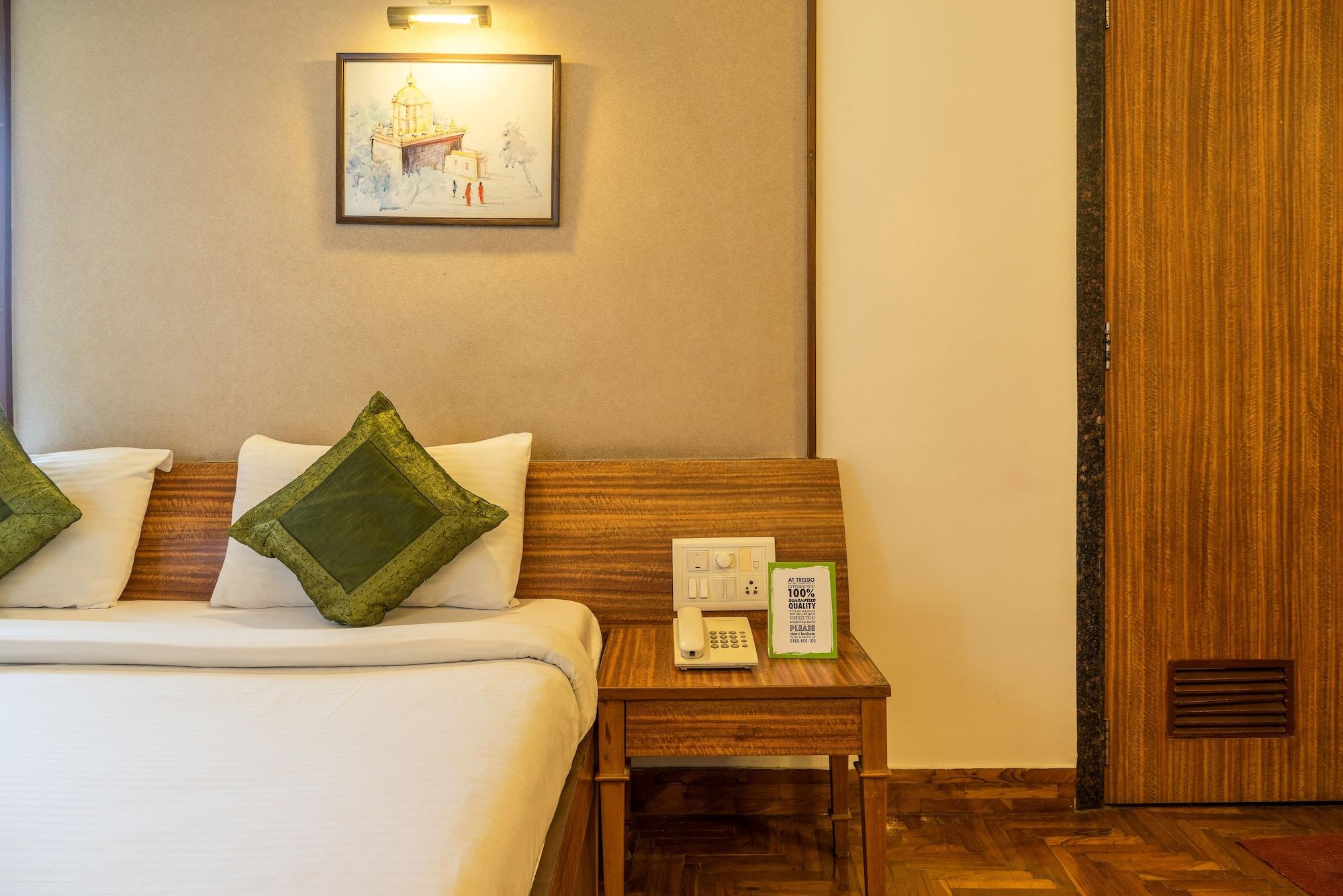 Treebo Trend Sahara Hotel Пюн Екстериор снимка