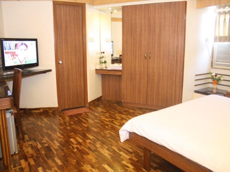Treebo Trend Sahara Hotel Пюн Екстериор снимка